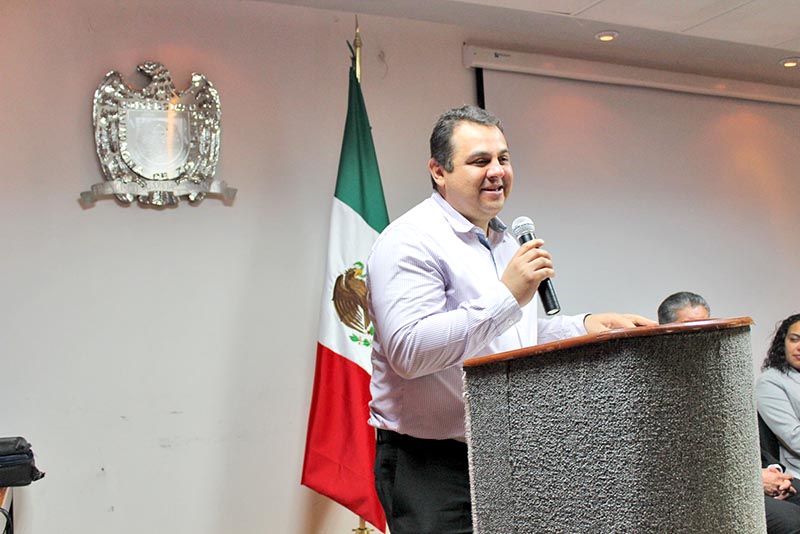 El Rector Antonio Guzmán, este viernes acudió a la celebración del 25 aniversario de la Especialidad en Odontopediatría de la Unidad Académica de Odontología ■ foto: LA JORNADA ZACATECAS