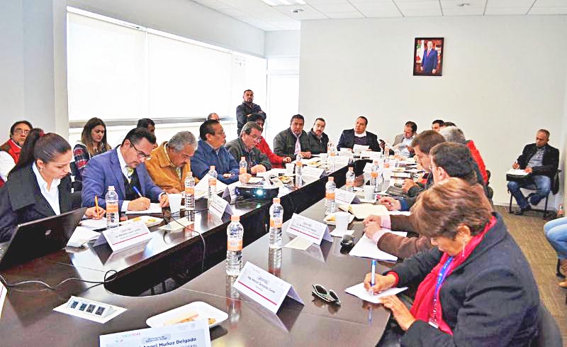 Reunión entre autoridades de la Sedesol y los titulares de las Mesas Coordinadoras ■ FOTO: LA JORNADA ZACATECAS