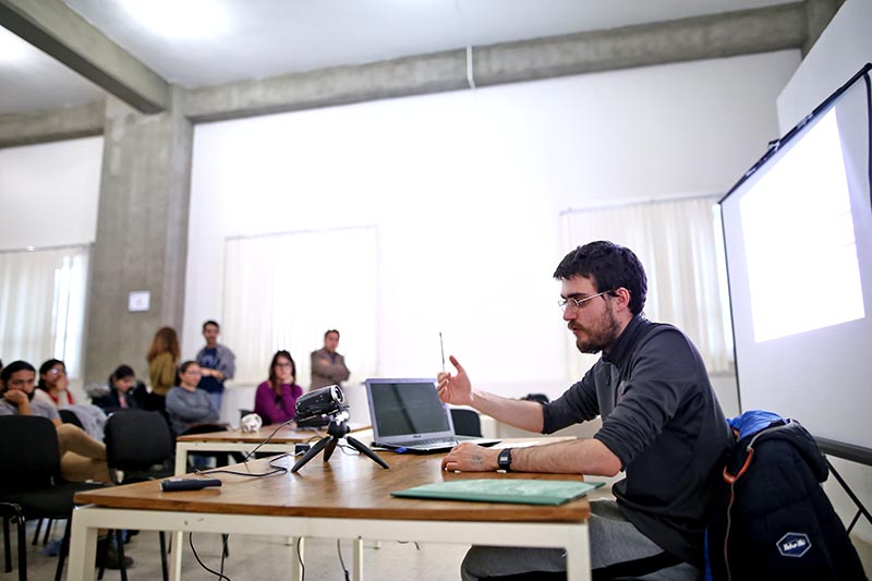Ernesto Castro Córdoba, profesor de la Universidad Complutense de Madrid, ofreció una conferencia en la Biblioteca General de la UAZ ■ FOTO: ANDRÉS SÁNCHEZ