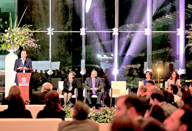 El gobernador Alejandro Tello efectuó la presentación en el Palacio de Convenciones ■ foto: la jornada zacatecas