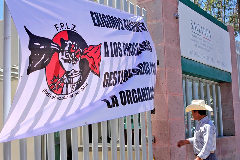 Los productores que se manifestaron exigieron dar información sobre las gestiones hechas a la Federación en beneficio del campo zacatecano ■ foto: rafael de santiago