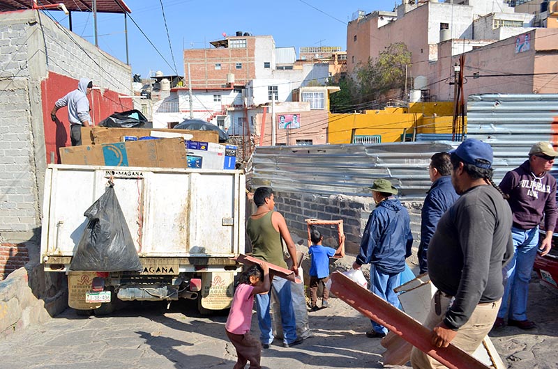 Habitantes del barrio Rebote de Barbosa colaboran en el proyecto ■ FOTO: LA JORNADA ZACATECAS