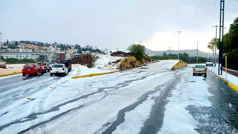 Las actuales condiciones climáticas prevalecerán hasta el 11 de marzo. En la imagen, la ciudad de Zacatecas cubierta por el granizo ■ FOTO: LA JORNADA ZACATECAS