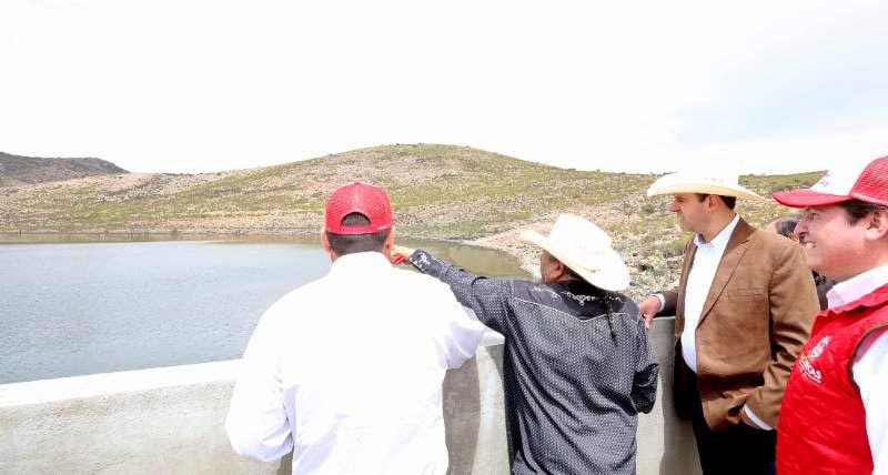 La presa El Refugio beneficiará de manera directa a más de 700 familias, y 50 productores de vid y de otros insumos ■ fotos: la jornada zacatecas
