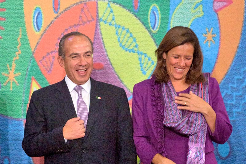 El ex presidente Felipe Calderón y su esposa Margarita Zavala en una fotografía tomada en noviembre de 2012 ■ FOTO: LA JORNADA ZACATECAS