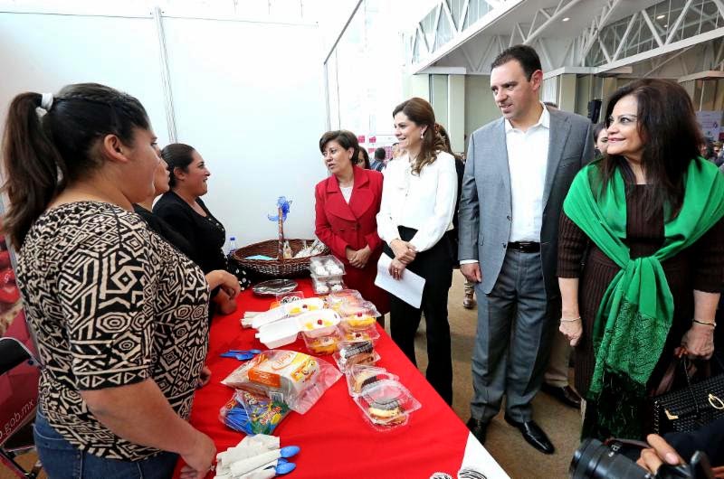 Durante la Feria Nacional del Empleo para la Mujer se exhibieron productos realizados en el ámbito del Subprograma Fomento al Autoempleo ■ foto: la jornada zacatecas