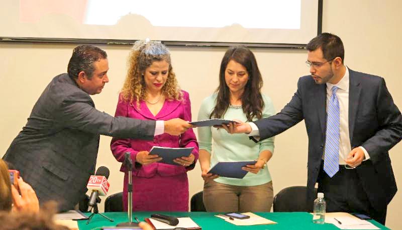 Autoridades estatales recibieron el proyecto de Ley Modelo del Sistema Estatal Anticorrupción por parte del presidente de Coparmex en Zacatecas ■ foto: la jornada zacatecas
