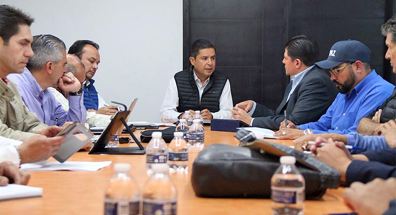 Sesión de trabajo entre autoridades de Guadalupe y directivos de Jiapaz ■ foto: LA JORNADA ZACATECAS