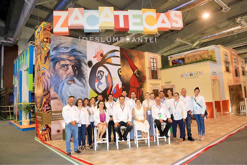 El gobernador Tello con la delegación zacatecana ■ FOTOS: LA JORNADA ZACATECAS