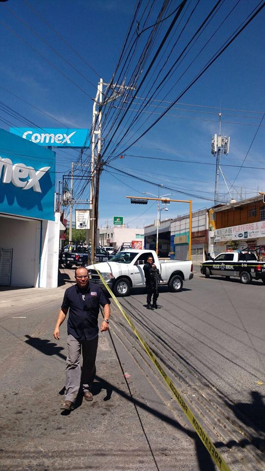 Policías de diferentes corporaciones acudieron a la avenida García Salinas ■ FOTO: FACEBOOK DE LA SSP ESTATAL