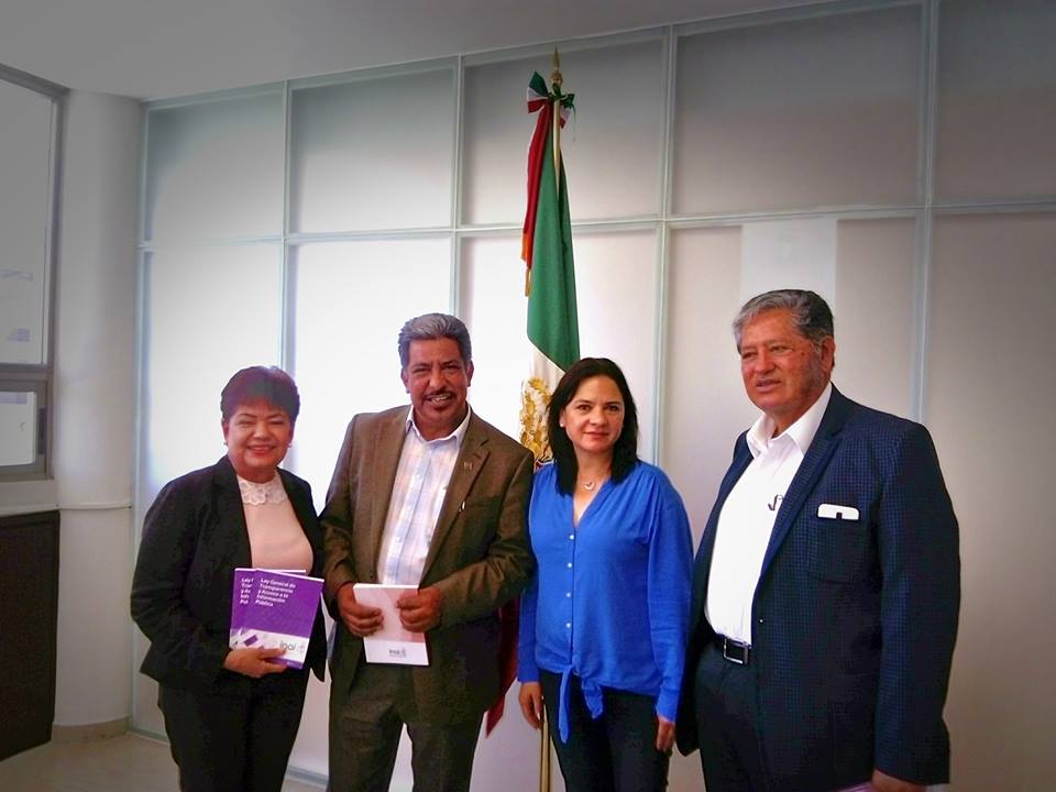 Miguel Moctezuma Longoria, candidato a la secretaría general del Spauaz, se reunió con Julieta del Río, presidenta del IZAI y comisionados de dicho organismo ■ FOTO: FACEBOOK