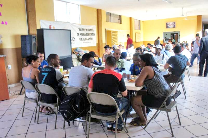 Durante la gira de trabajo por Nuevo Laredo, los secretarios de Migración visitaron el albergue Casa Migrante Nazareth, donde se proporciona alojamiento a deportados n foto: la jornada zacatecas