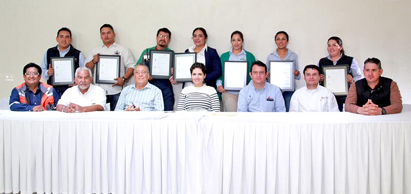 La compañía certificó a trabajadores en estándares de competencia ■ FOTO: LA JORNADA ZACATECAS