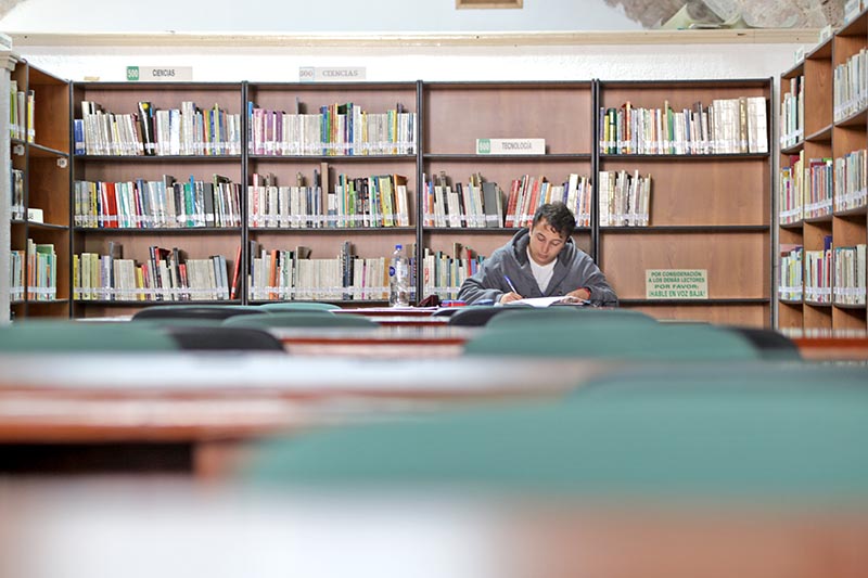 La Biblioteca Central Mauricio Magdaleno, en la imagen. El objetivo de las bibliotecas no es flotar sino reclutar más lectores, más usuarios, puntualiza el entrevistado ■ FOTO: ANDRÉS SÁNCHEZ