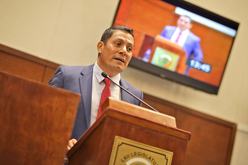 El titular de la Secretaría del Zacatecano Migrante (Sezami), José Juan Estrada Hernández, compareció ante la 62 Legislatura ■ foto: credito