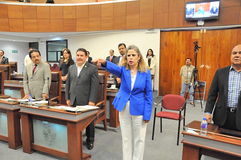 Paula Rey Ortiz Medina rindió protesta en el cargo ante diputados de la 62 Legislatura ■ foto: la jornada zacatecas