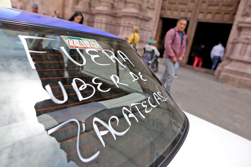 Taxistas demandan que salga del estado el servicio Uber ■ FOTO: ANDRÉS SÁNCHEZ