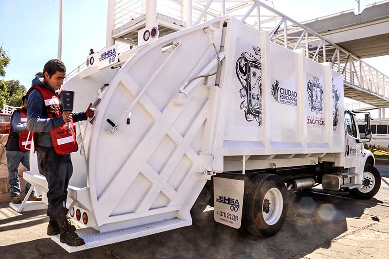 Recientemente se reforzó la flotilla de camiones recolectores de residuos sólidos, en la capital ■ FOTO: LA JORNADA ZACATECAS
