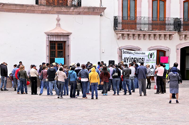 Trabajadores durante la manifestación ■ FOTO: ANDRÉS SÁNCHEZ
