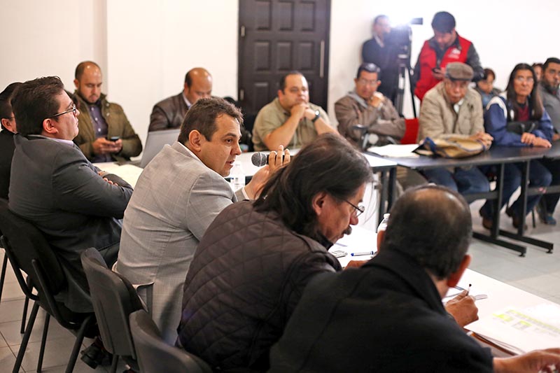 El Rector Antonio Guzmán Fernández, en reunión con el Spauaz, en diciembre de 2016, donde ofreció datos financieros de la Universidad n foto: andrés sánchez