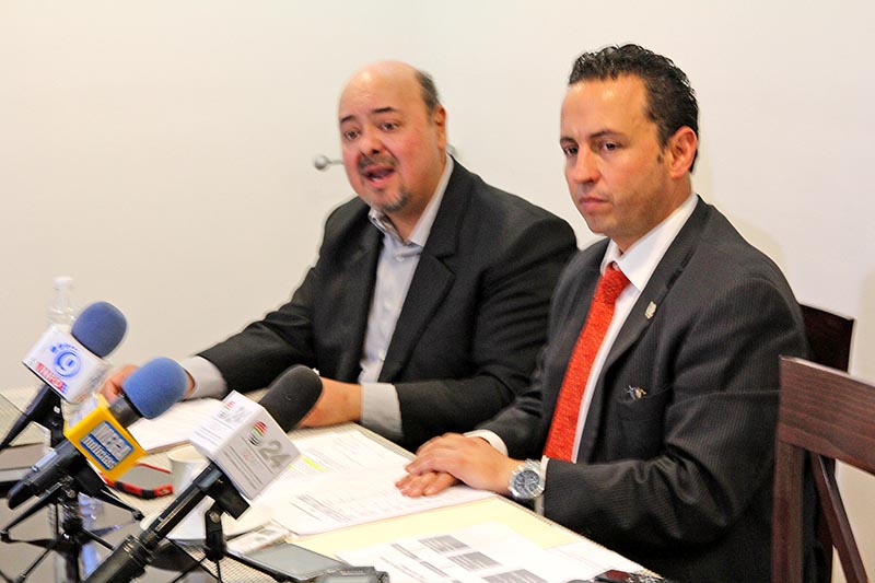 El diputado panista, Arturo López de Lara, ofreció una conferencia de prensa ■ FOTO: LA JORNADA ZACATECAS