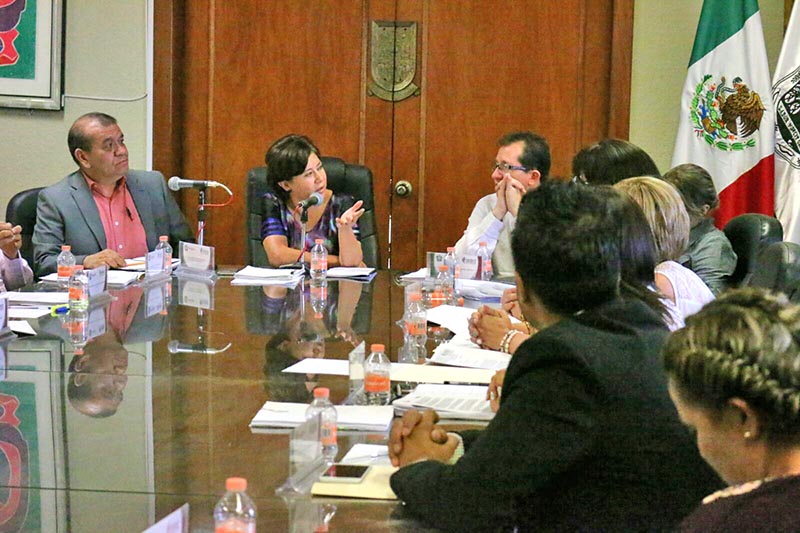 En sesión de cabildo, se analizó punto de acuerdo presentado por la Comisión Edilicia de Equidad de Género ■ FOTO: LA JORNADA ZACATECAS