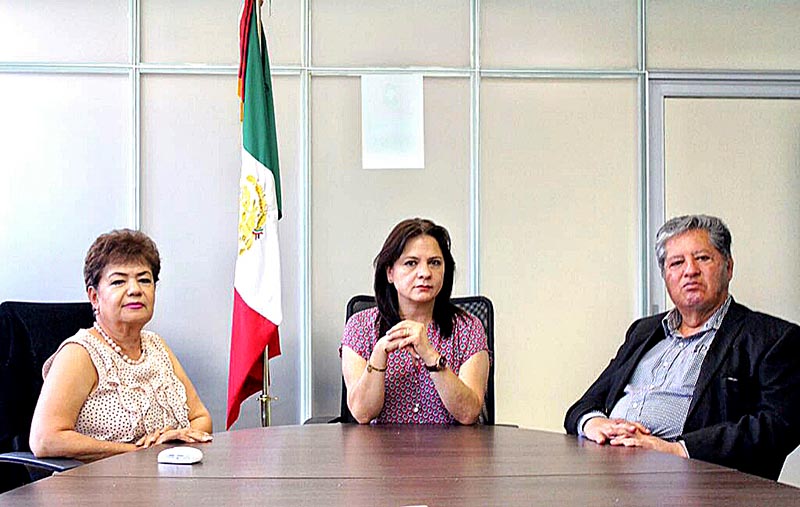 Los comisionados Raquel Velasco Macías, Norma Julieta del Río (presidenta) y José Antonio de la Torre Dueñas ■ FOTO: LA JORNADA ZACATECAS