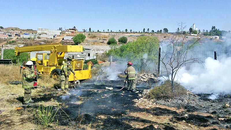Bomberos estatales ayudan a sofocar incendios en un sinnúmero de municipios n foto: La Jornada Zacatecas