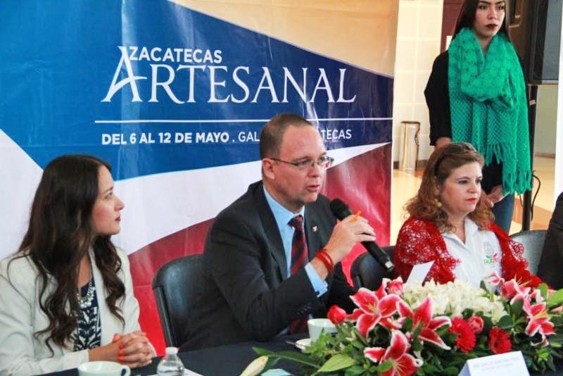 Imagen del 3 de mayo, donde el secretario de Economía, Carlos Bárcena Pous, presentó las actividades del Vive Zacatecas Artesanal, que se realizó del 6 al 12 de mayo ■ FOTO: LA JORNADA ZACATECAS