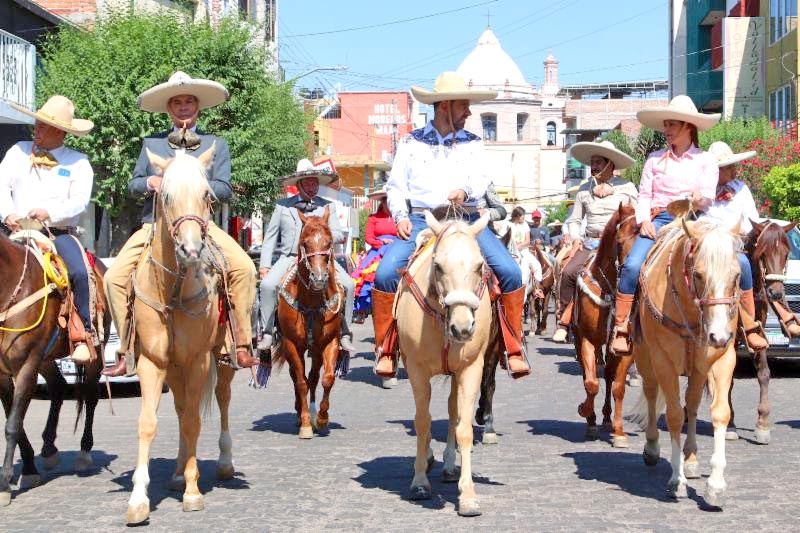 La cabalgata inició en la cabecera de Tlaltenango ■ FOTO: LA JORNADA ZACATECAS