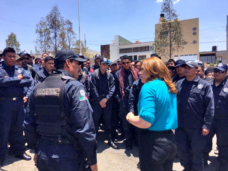 El pasado 12 de mayo, la secretaria general de Gobierno, Fabiola Gilda Torres Rodríguez, se reunió con policías estatales que realizaron una protesta n foto: la jornada zacatecas