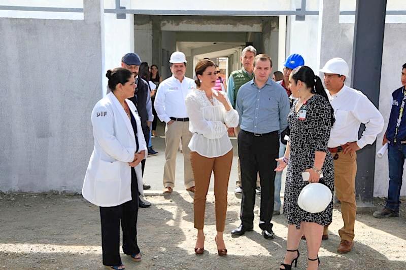 La presidenta honorífica del SEDIF, Cristina Rodríguez, recorrió las instalaciones ■ FOTO: LA JORNADA ZACATECAS