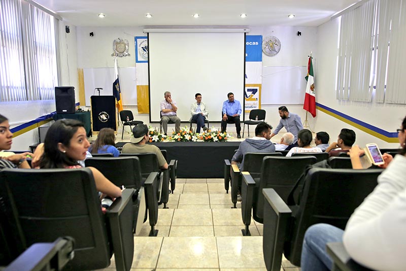 Para celebrar el 30 aniversario, se realizó la mesa redonda “La ciencia en México y perspectivas de desarrollo profesional” ■ FOTO: ANDRÉS SÁNCHEZ