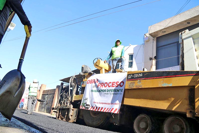 Enrique Guadalupe Flores Mendoza reconoció el trabajo realizado por la Dirección de Obras Públicas n foto: la jornada zacatecas