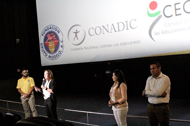 La charla se realizó en Cinépolis de la capital zacatecana; participaron estudiantes del Cobaez n foto: rafael de santiago