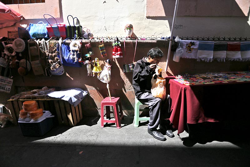 Además en Zacatecas, 63.2% de los trabajadores que registra el Inegi como ocupados, laboran en condiciones de informalidad, es decir, sin acceso a derechos y prestaciones laborales como la seguridad social ■ FOTO: ANDRÉS SÁNCHEZ
