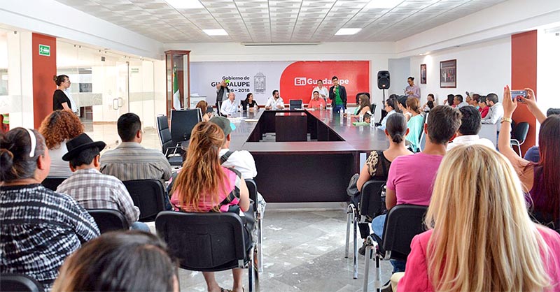 Se invitó a los emprendedores a realizar la incubación de su empresa en línea n foto: la jornada zacatecas