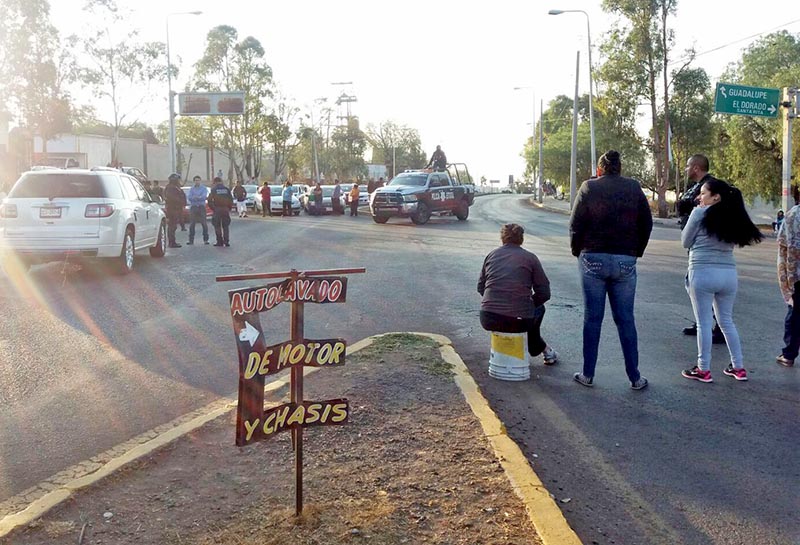 Inconformes bloquearon por casi dos horas la Calzada Revolución Mexicana ■ FOTO: CORTESÍA