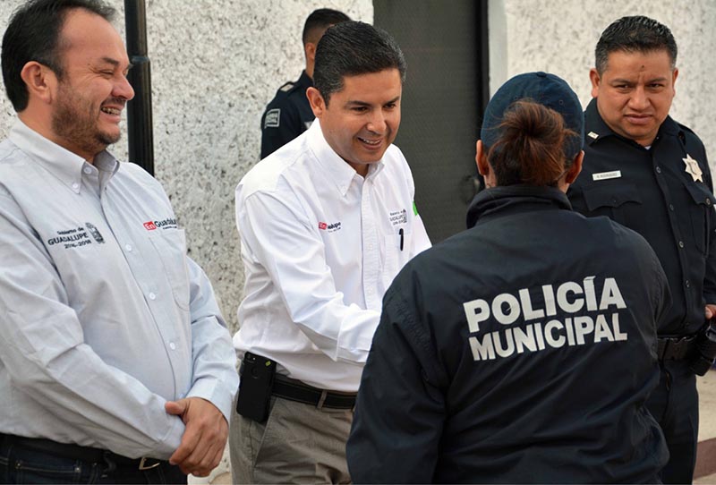 El alcalde anunció la construcción de 250 viviendas para trabajadores del ayuntamiento de Guadalupe, donde llevan prioridad los policías n FOTO: LA JORNADA ZACATECAS