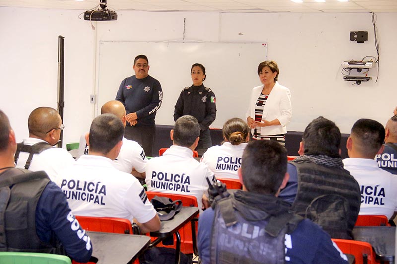La presidenta municipal de Zacatecas asevera que los agentes locales recibirán próximamente un salario “un poquitito más alto” que el de los efectivos estatales n foto: la jornada zacatecas
