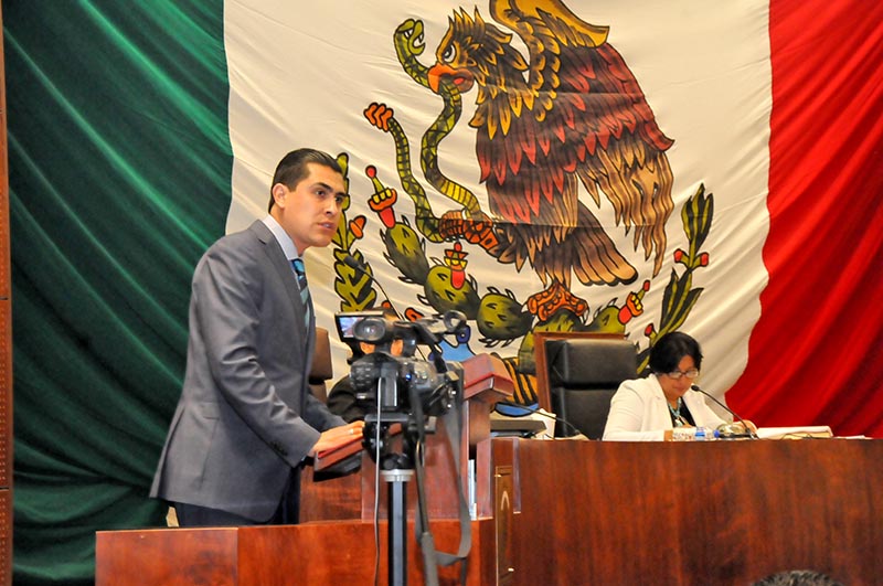 El diputado local, Carlos Peña Badillo, en la sesión de la 62 Legislatura de este jueves n foto: la jornada zacatecas