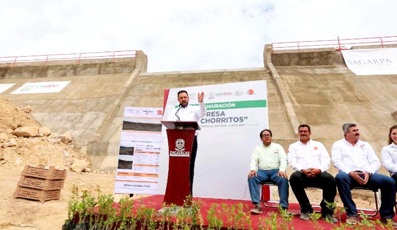 La presa “Los Chorritos” tuvo una inversión de casi 6 millones de pesos, informó el mandatario estatal ■ foto: la jornada zacatecas