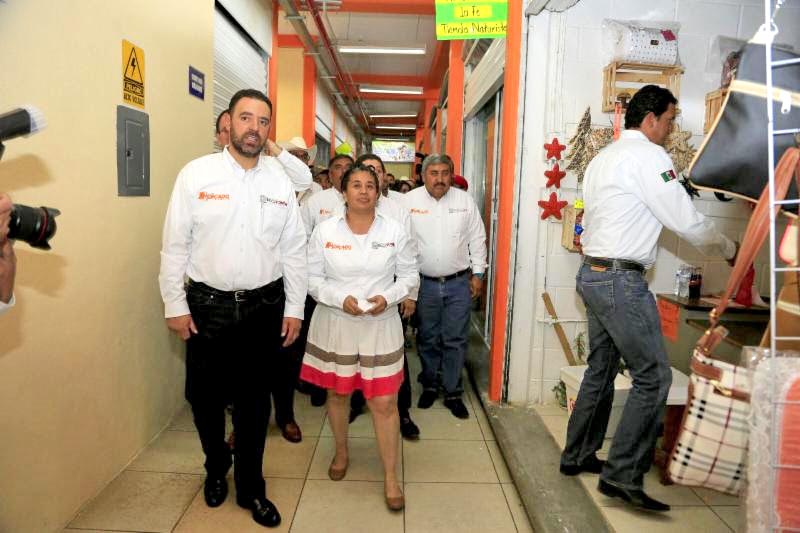 Tello acudió al mercado Bicentenario de Calera n foto: la jornada zacatecas