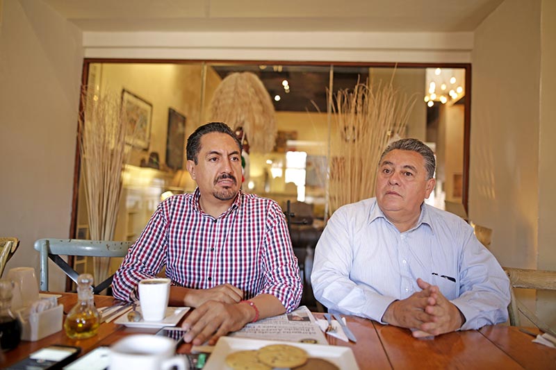 Camerino Eleazar Márquez Madrid y Arturo Ortiz Méndez ofrecieron una conferencia de prensa ■ FOTO: ANDRÉS SÁNCHEZ
