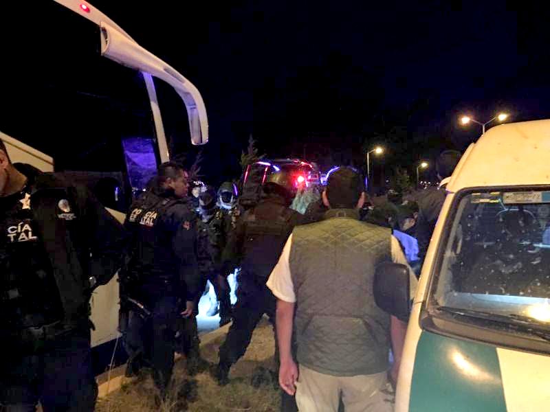 Imagen de archivo de un operativo en el que policías rescataron a migrantes que se trasladaban en un autobús turístico ■ foto: la jornada zacatecas