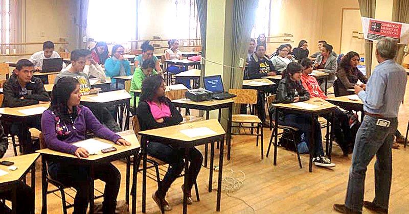 Imagen de archivo de las clases impartidas a profesores en formación de la Benemérita Escuela Normal Manuel Ávila Camacho n foto: la jornada zacatecas