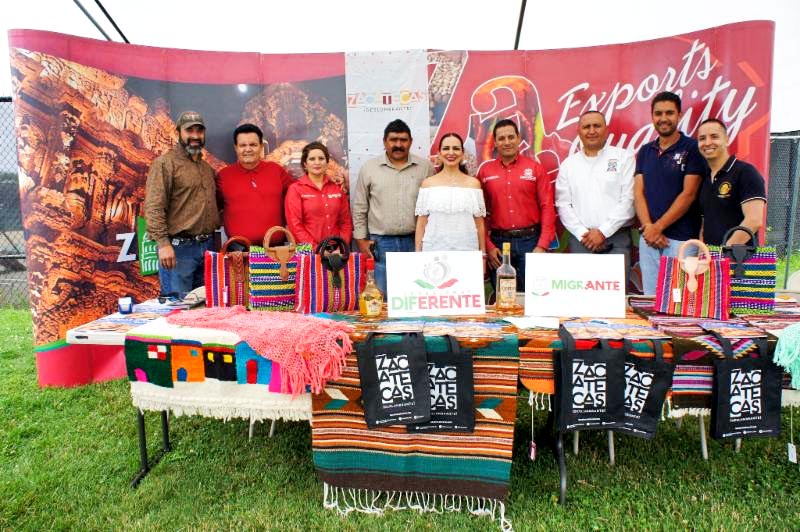 La Secretaría de Migración habilitó un stand de promoción e información sobre los programas, turismo y expuso artesanías típicas del estado n foto: la jornada zacatecas