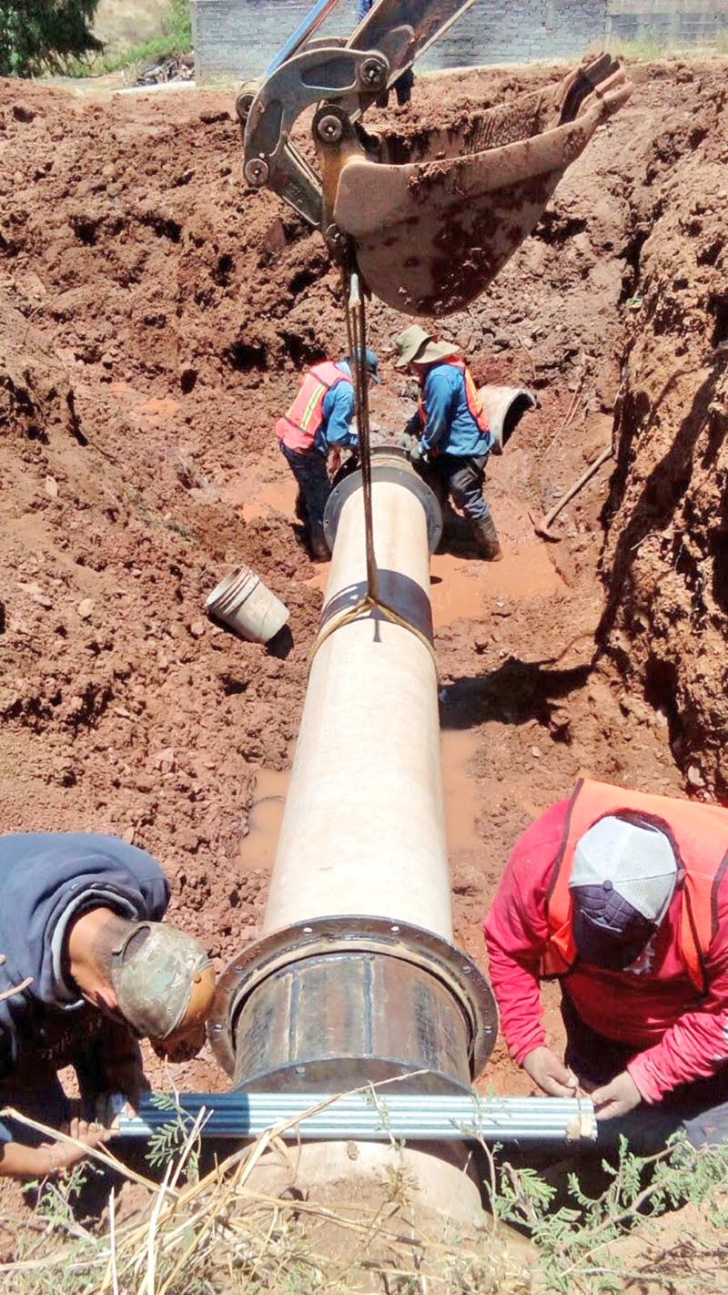 En la imagen, trabajos de mantenimiento a la red de distribución de agua potable en la capital ■ FOTO: LA JORNADA ZACATECAS