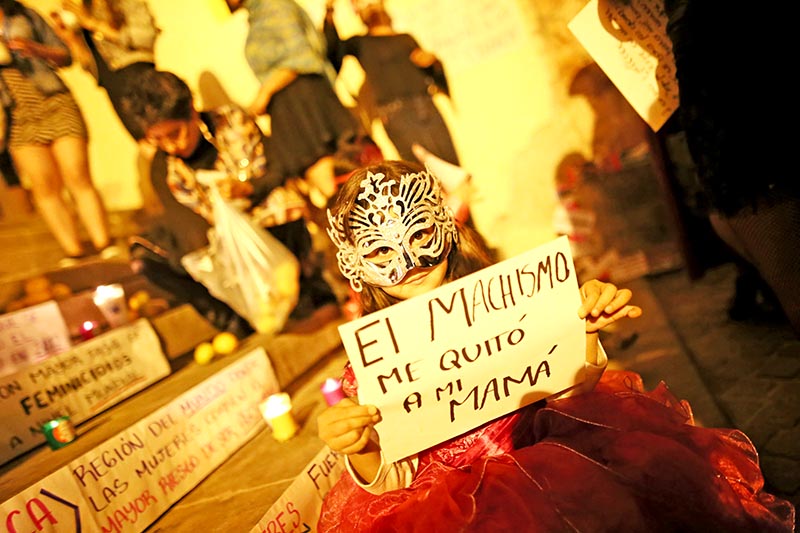 En noviembre de 2016 se realizó en la capital de Zacatecas la denominada Marcha de las Catrinas, en que activistas denunciaron el aumento de feminicidios ■ FOTO: ANDRÉS SÁNCHEZ
