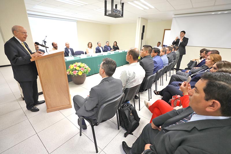 Los conocimientos adquiridos en el diplomado servirán para otorgar un mejor servicio, señaló el presidente del Clusmin n foto: la jornada zacatecas